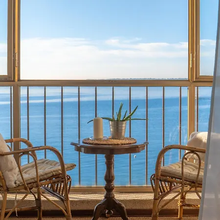 Vibes With Balcony And Spectacular View *