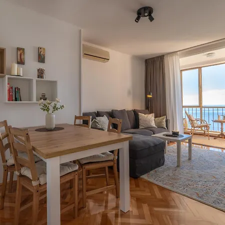 Vibes With Balcony And Spectacular View
